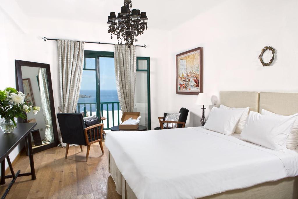 Двухместный (Улучшенный двухместный номер с 1 кроватью и видом на море) отеля Tharroe of Mykonos Boutique Hotel, Миконос