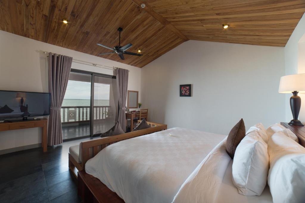Двухместный (Номер Делюкс с видом на лагуну) курортного отеля Vedana Lagoon Resort & Spa, Хюэ