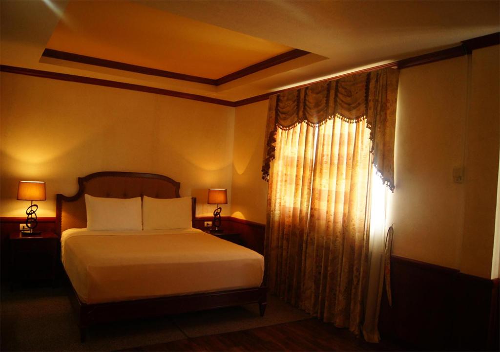 Сьюит (Люкс) отеля Cebu Dulcinea Hotel and Suites, Мактан