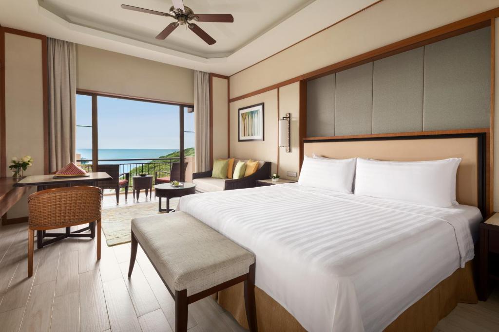 Двухместный (Двухместный номер Делюкс с видом на море - садовое крыло) курортного отеля Shangri-La's Rasa Sayang Resort & Spa, Penang, Пенанг