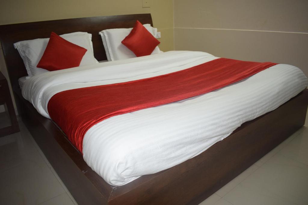 Двухместный (Стандартный двухместный номер с 1 кроватью и вентилятором) отеля Hotel Vasundra, Гандинагар
