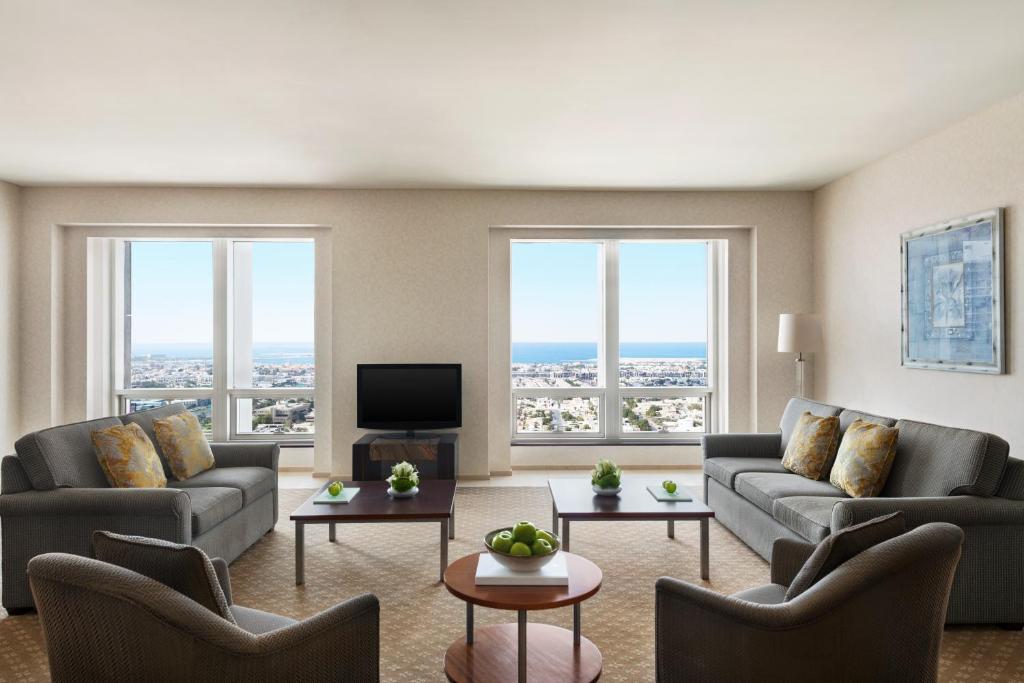 Апартаменты (Апартаменты с 3 спальнями и видом на море) апарт-отеля Shangri-La Apartments, Дубай