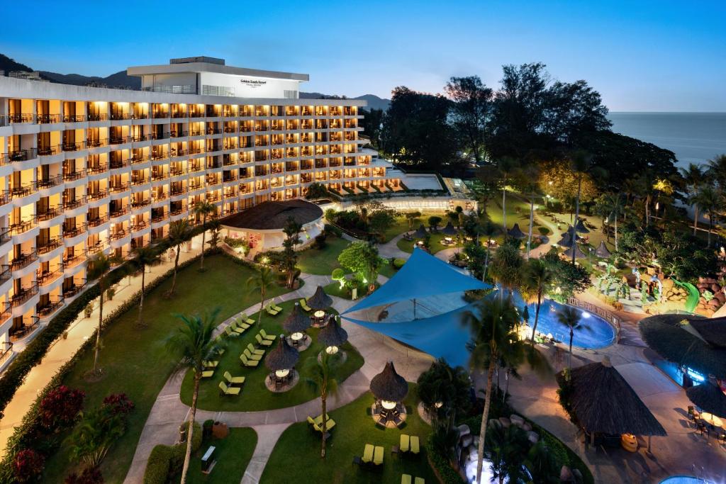 Двухместный (Улучшенный двухместный номер с 1 кроватью) курортного отеля Golden Sands Resort by Shangri-La, Penang, Пенанг
