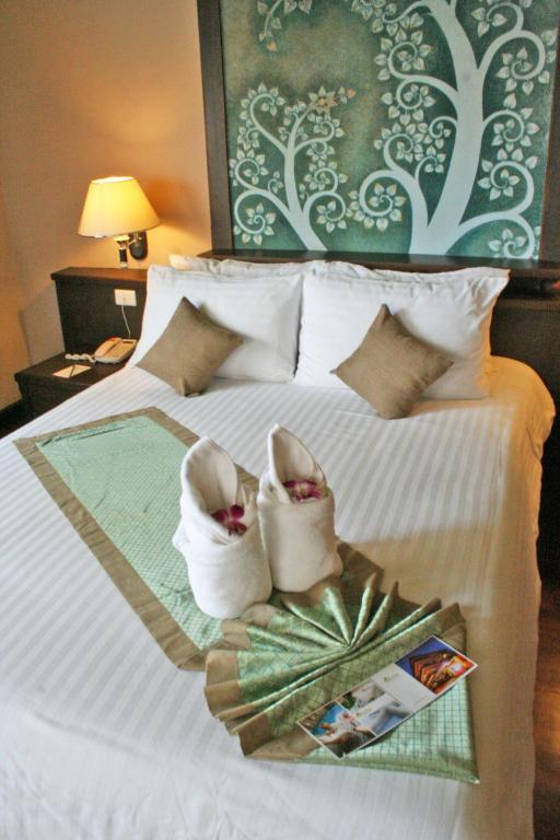 Двухместный (Улучшенный двухместный номер с 1 кроватью или 2 отдельными кроватями и балконом) отеля Sarita Chalet, Паттайя