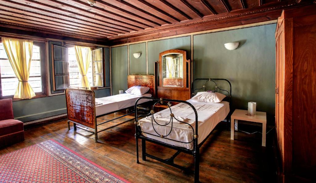 Двухместный (Двухместный номер с 2 отдельными кроватями и общей ванной комнатой) гостевого дома Guest House Old Plovdiv, Пловдив