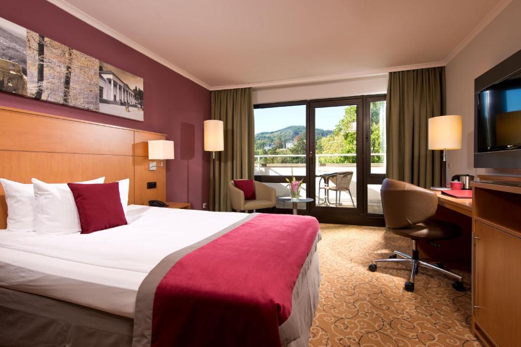 Четырехместный (Улучшенный четырехместный номер) отеля Leonardo Royal Hotel Baden- Baden, Баден-Баден