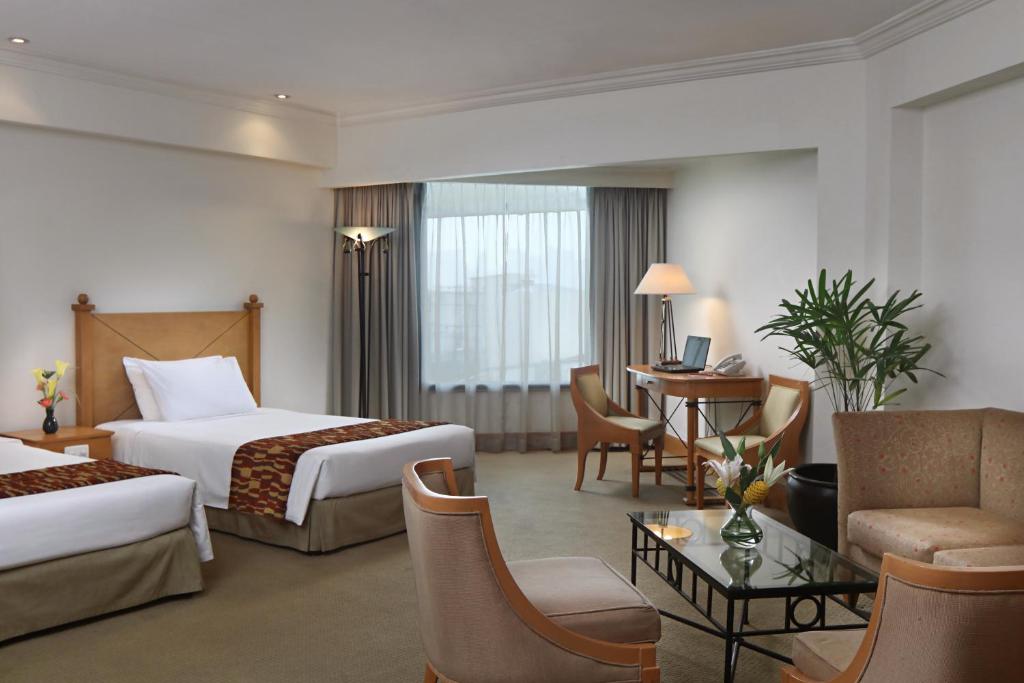 Сьюит (Двухместный полулюкс с 2 отдельными кроватями) отеля The Heritage Hotel Manila, Манила