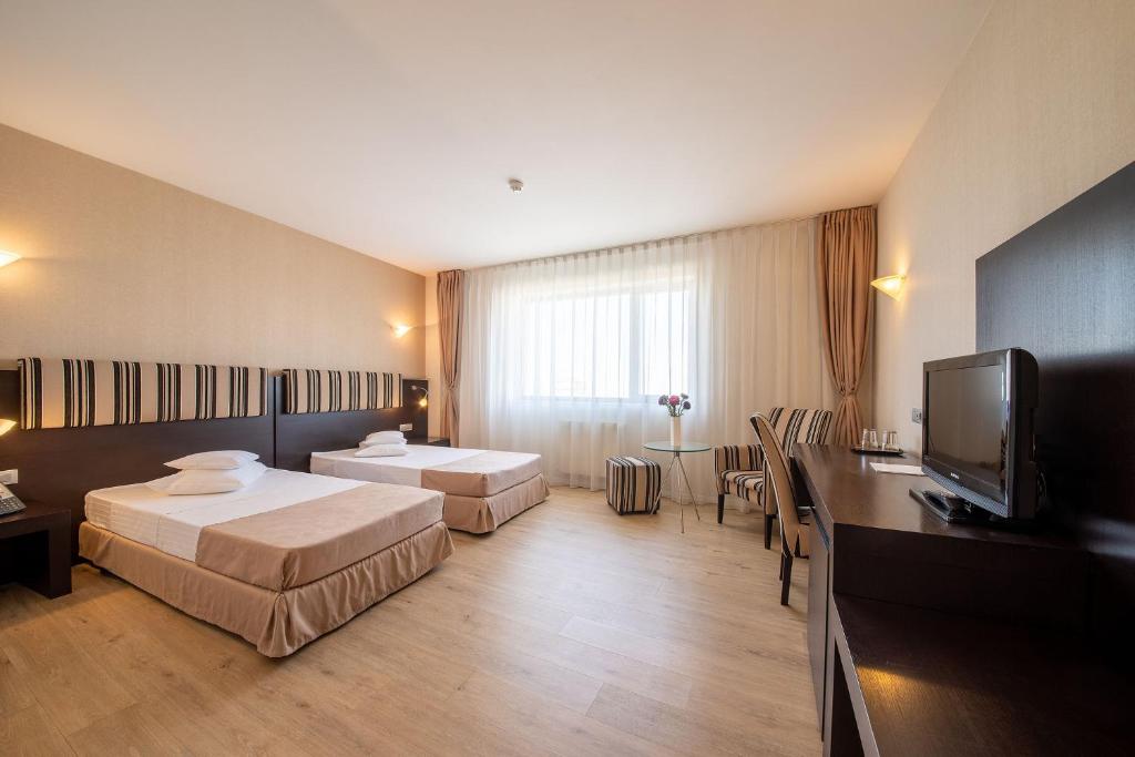 Двухместный (Двухместный номер Делюкс с 2 отдельными кроватями) отеля Hotel Parliament, Бухарест
