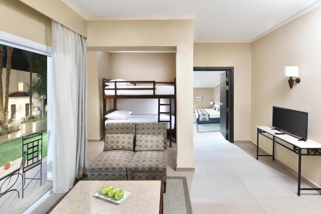 Двухместный (Семейный номер Делюкс с 2 отдельными кроватями) курортного отеля Jaz Fanara Resort, Шарм-эль-Шейх