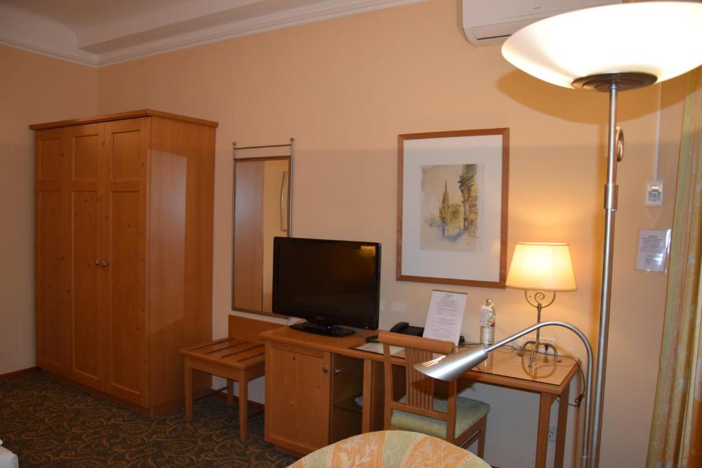Двухместный (Улучшенный двухместный номер с 2 отдельными кроватями) отеля Hotel Jäger, Вена