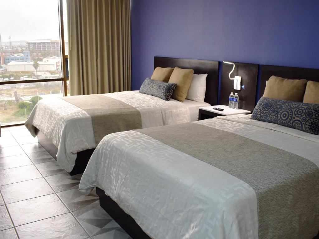 Двухместный (Улучшенный двухместный номер с 1 кроватью) отеля Hotel Corona Plaza, Росарито