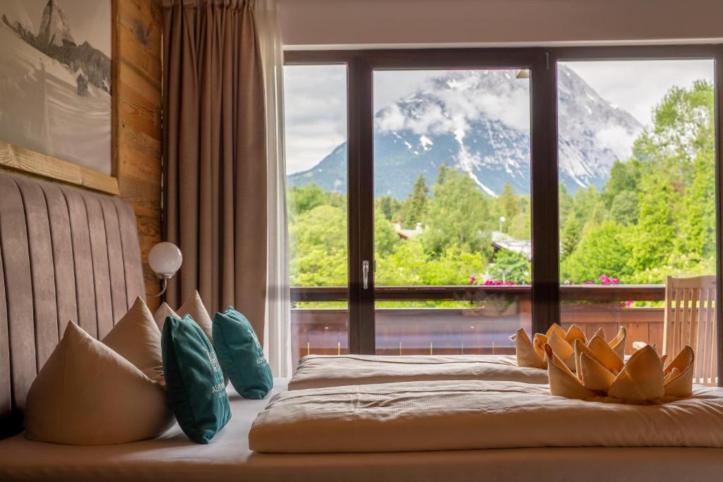 Двухместный (Двухместный номер с 1 кроватью и видом на горы) отеля Hotel Alpennest, Зефельд-ин-Тироль