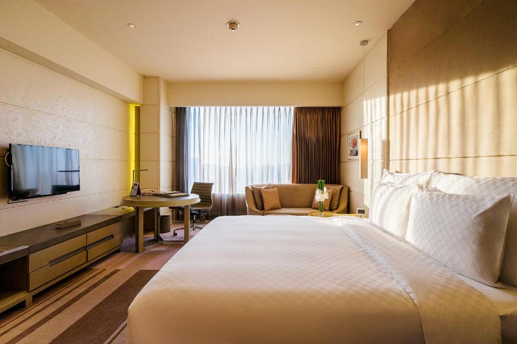 Двухместный (Клубный двухместный номер Премиум) отеля Hotel Nikko Saigon, Хошимин