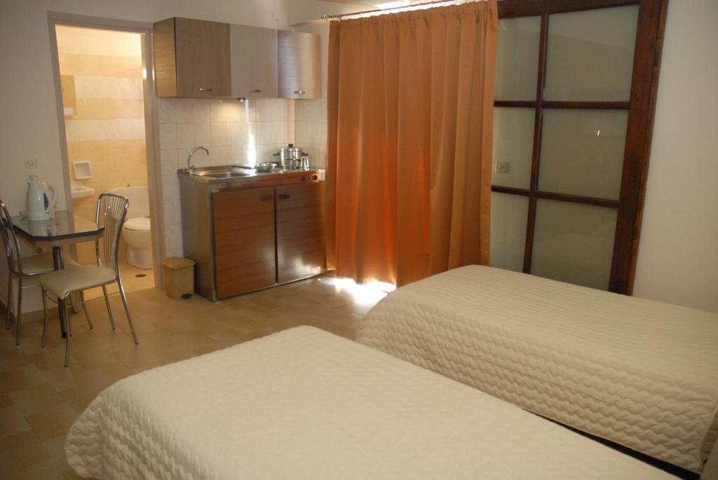 Двухместный (Улучшенный двухместный номер с 2 отдельными кроватями и видом на сад) апартамента Takis Hotel Apartments, Ялиссос