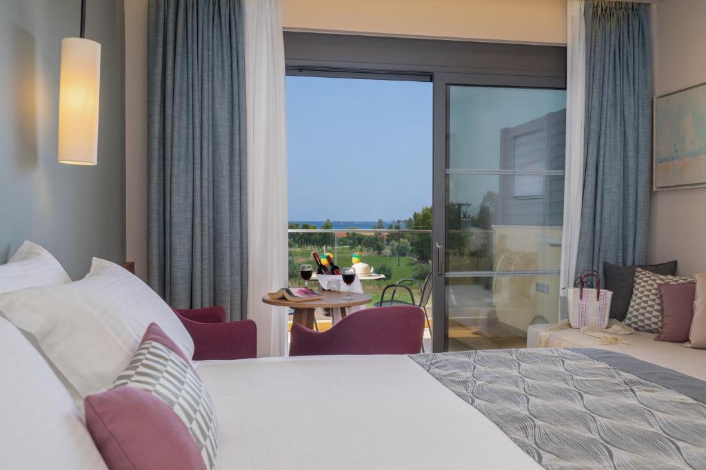 Двухместный (Улучшенный двухместный номер с 1 кроватью) отеля Apollonion Resort & Spa, Кси