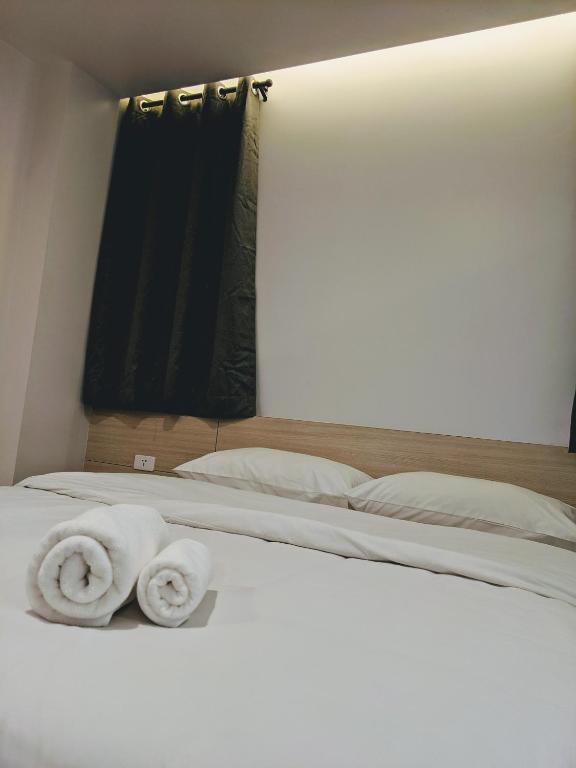 Двухместный (Двухместный номер Делюкс с 1 кроватью и дополнительной кроватью) хостела Good One Hostel & Cafe Bar, Бангкок