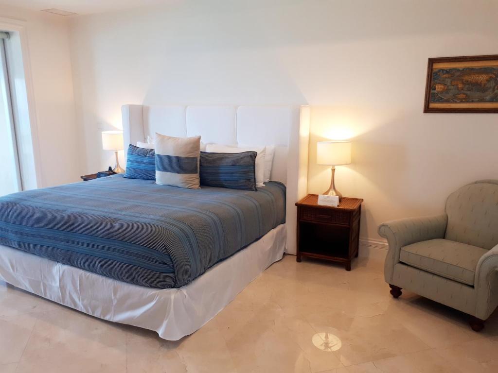 Апартаменты (Апартаменты с 1 спальней и видом на океан) апарт-отеля The Landmark Resort of Cozumel, Косумель