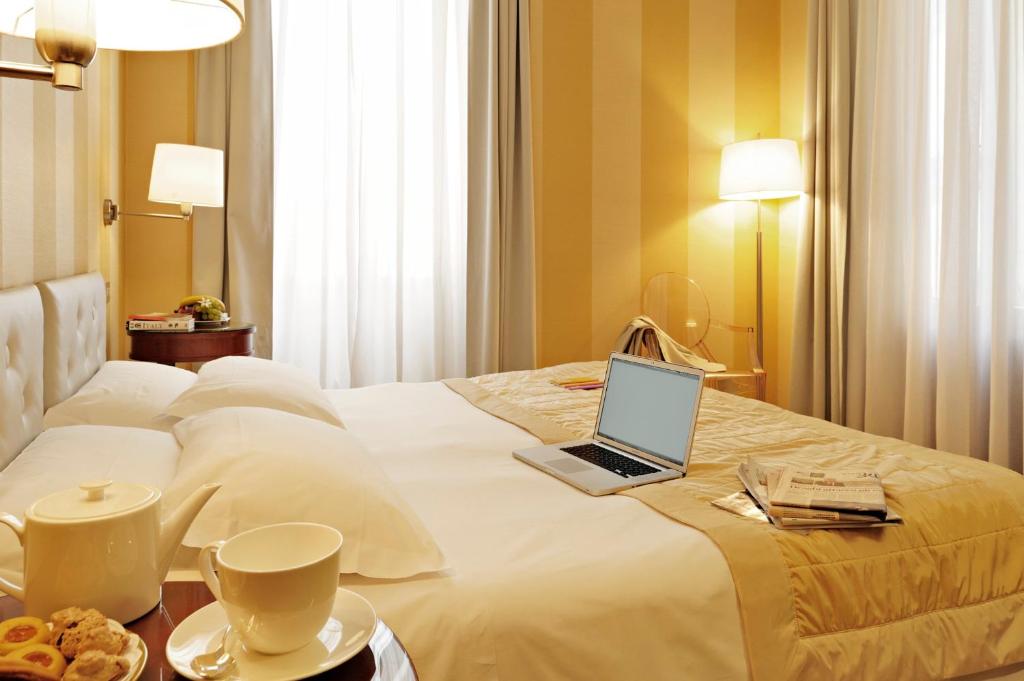 Двухместный (Улучшенный двухместный номер с 1 кроватью) отеля Hotel Gran Duca Di York, Милан