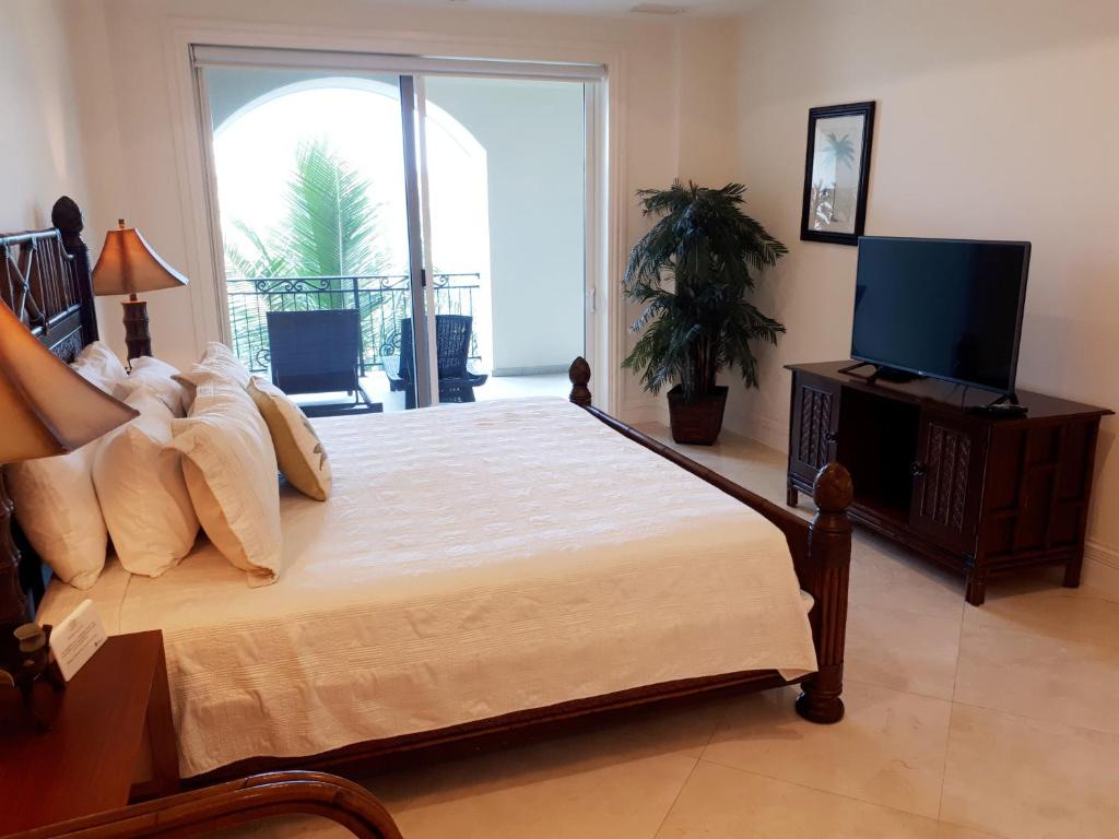 Апартаменты (Апартаменты с 1 спальней) апарт-отеля The Landmark Resort of Cozumel, Косумель