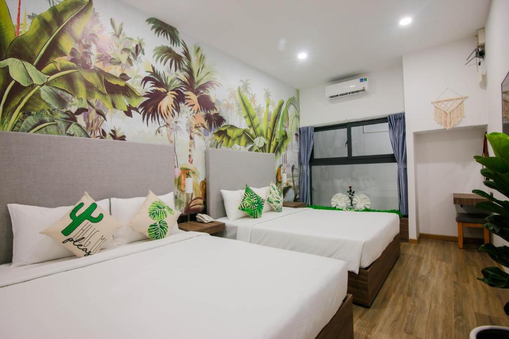 Четырехместный (Номер с 2 кроватями размера «queen-size») отеля Green Oasis Hotel, Туихоа