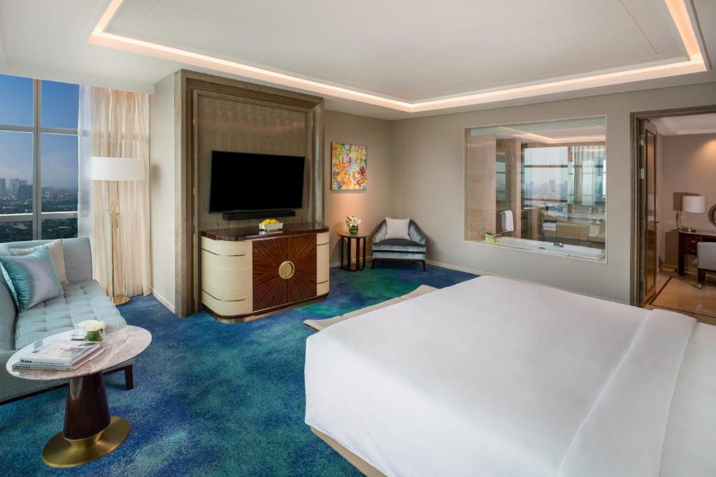 Сьюит (Клубный люкс Intercontinental с кроватью размера «king-size») отеля InterContinental Hotels Jakarta Pondok Indah, Джакарта
