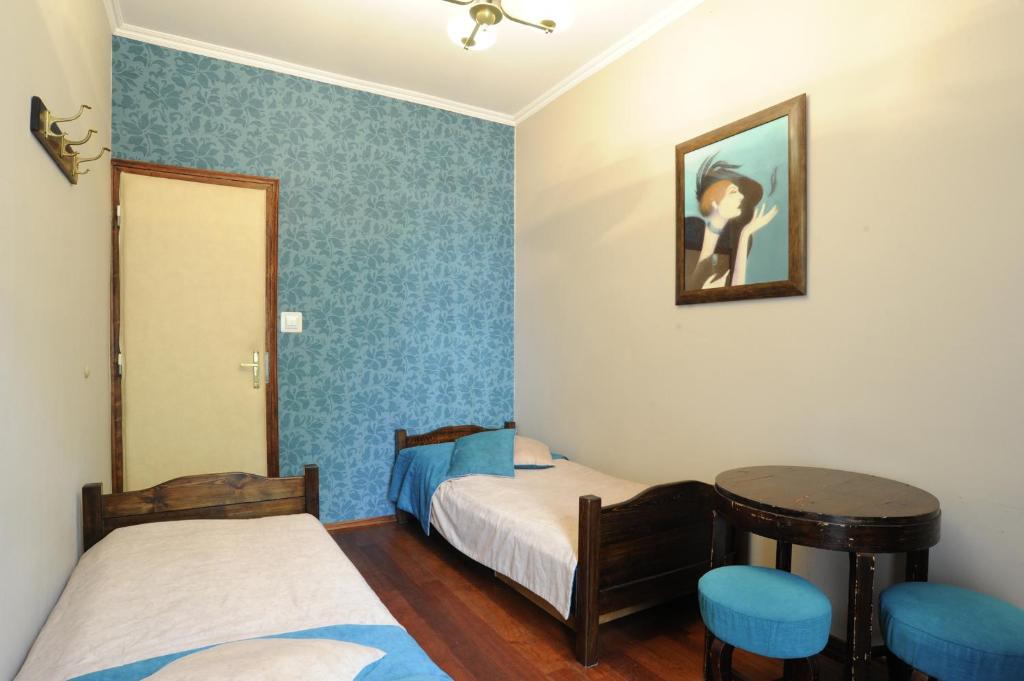 Двухместный (Двухместный номер с 2 отдельными кроватями и общей ванной комнатой) хостела Hostel Deco, Краков