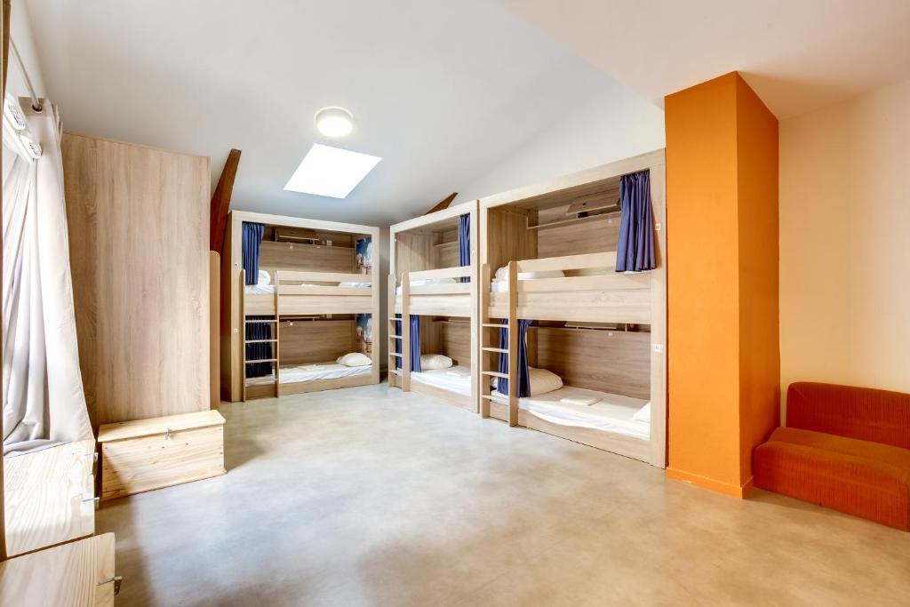 Номер (Кровать в общем 6-местном номере для женщин) отеля Gastama Hostel, Лилль
