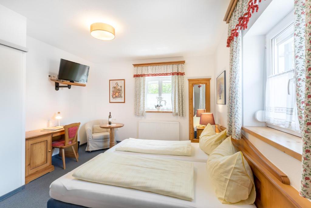 Двухместный (Небольшой двухместный номер с 1 кроватью) отеля Hotel Garni Nöserlgut, Линц