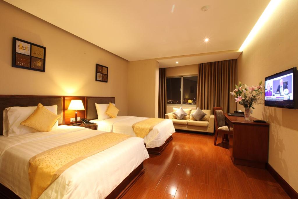 Двухместный (Улучшенный двухместный номер с 2 отдельными кроватями и видом на город) отеля Stay Hotel, Дананг
