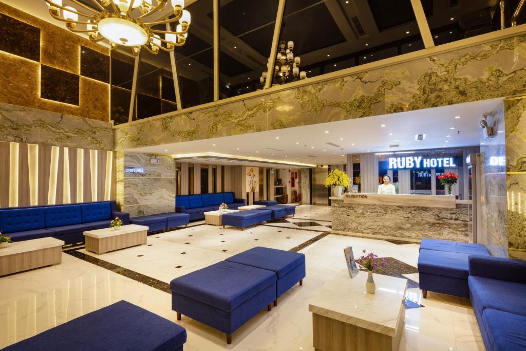 Двухместный (Улучшенный двухместный номер с 1 кроватью и видом на море) отеля Ruby Hotel, Нячанг