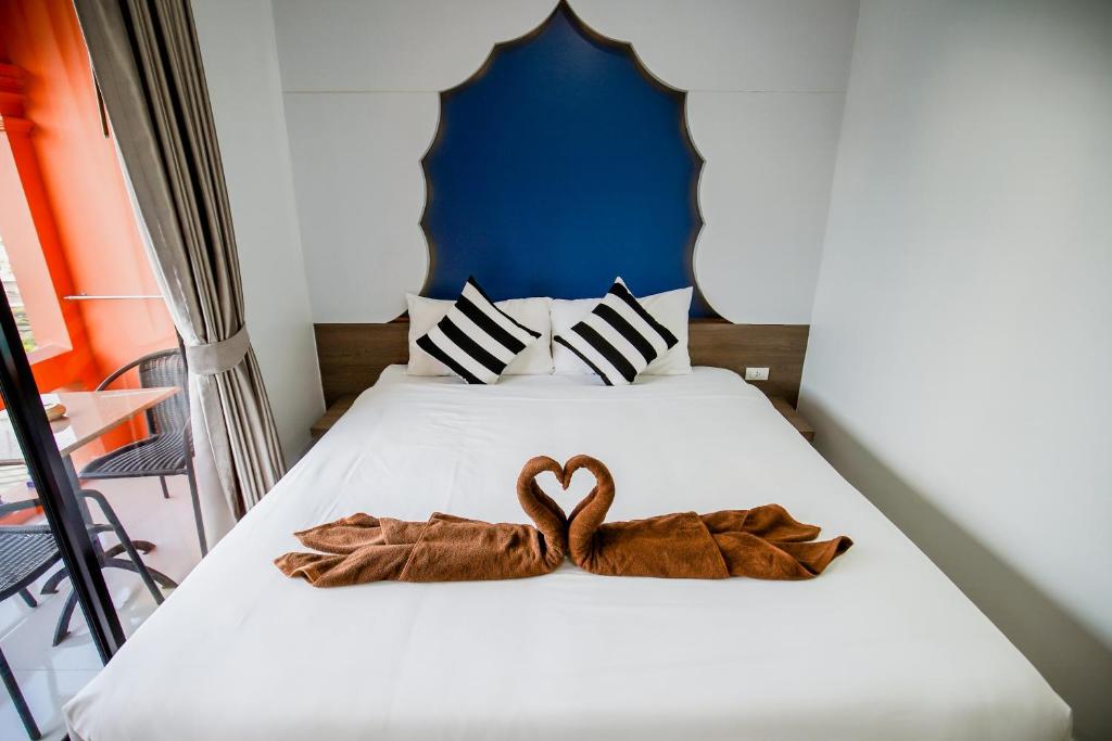 Двухместный (Улучшенный двухместный номер с 1 кроватью) отеля Hotel Khaleej Mass, Пхукет