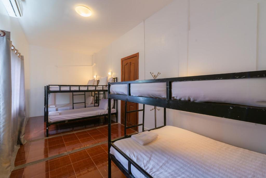 Номер (Кровать в общем 6-местном номере для мужчин и женщин) гостевого дома Five Rose Siem Reap Hostel, Сием Рип
