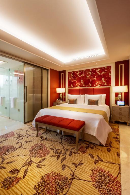 Двухместный (Номер Делюкс «Гранд» с кроватью размера «king-size») отеля Okada Manila, Манила