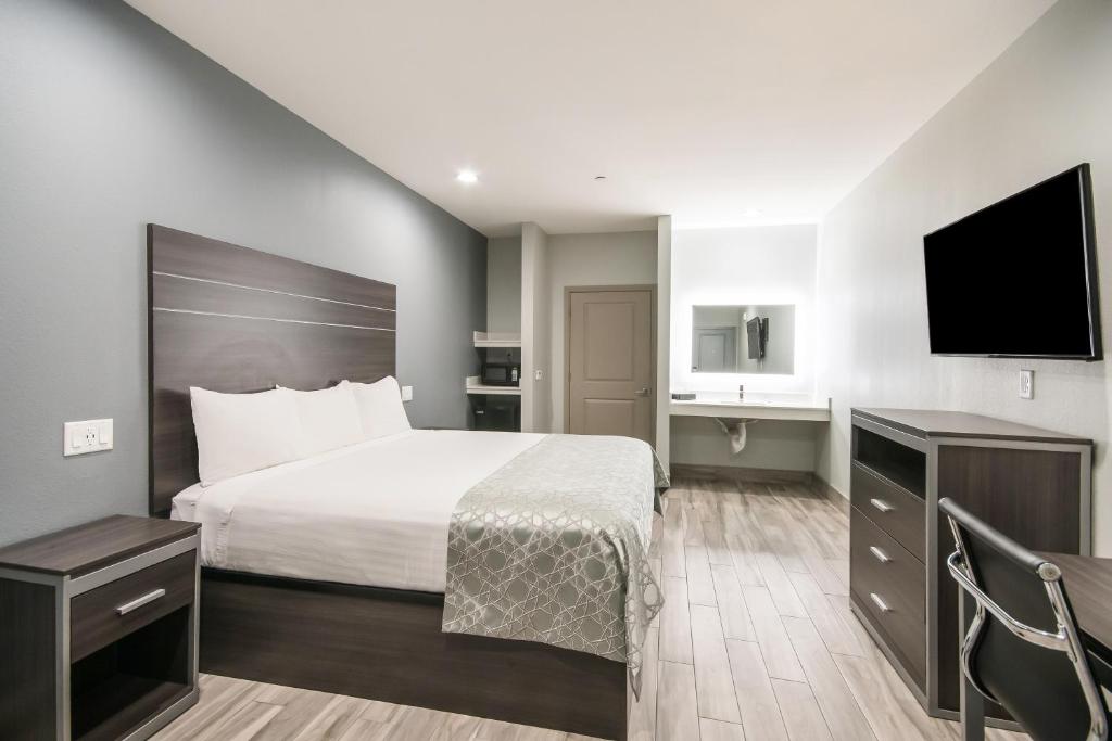 Двухместный (Accessible King Bed) отеля Americas Best Value Inn & Suites Northeast Houston I-610, Хьюстон