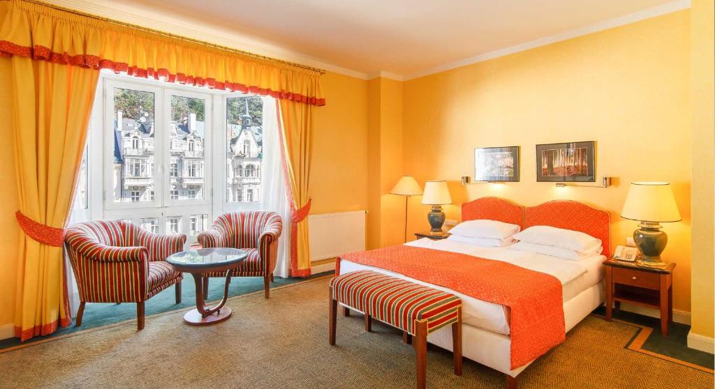 Двухместный (Двухместный номер Делюкс с 1 кроватью или 2 отдельными кроватями и видом на реку) отеля Vienna House Dvorak Karlovy Vary, Карловы Вары