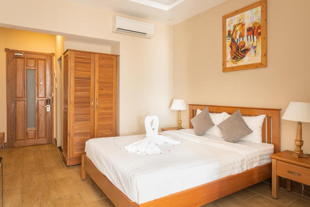 Двухместный (Улучшенный двухместный номер с 1 кроватью) отеля Jazz Hotel, Дананг