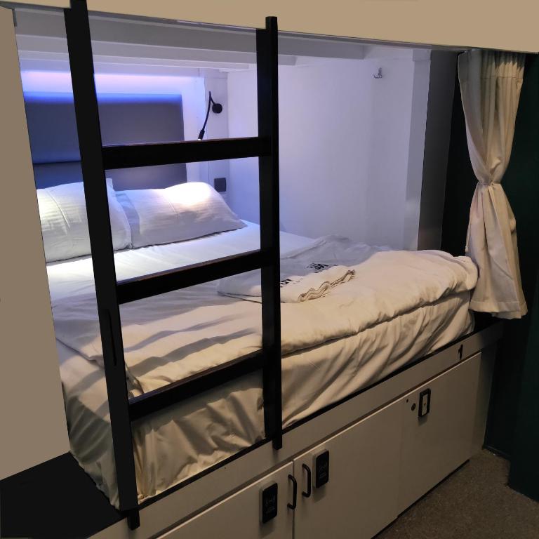 Двухместный (1 Double Pod in Mixed Room), Wink Capsule Hostel