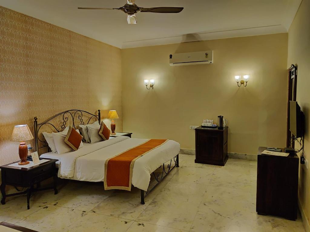 Двухместный (Deluxe Double or Twin Room - Free Parking + Wifi + Early Check in upto 8 am), Suryaa Villa - A City Centre Hotel