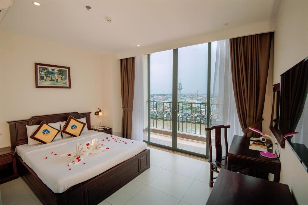 Двухместный (Двухместный номер с 1 кроватью и балконом) отеля Cuu Long Hotel, Митхо