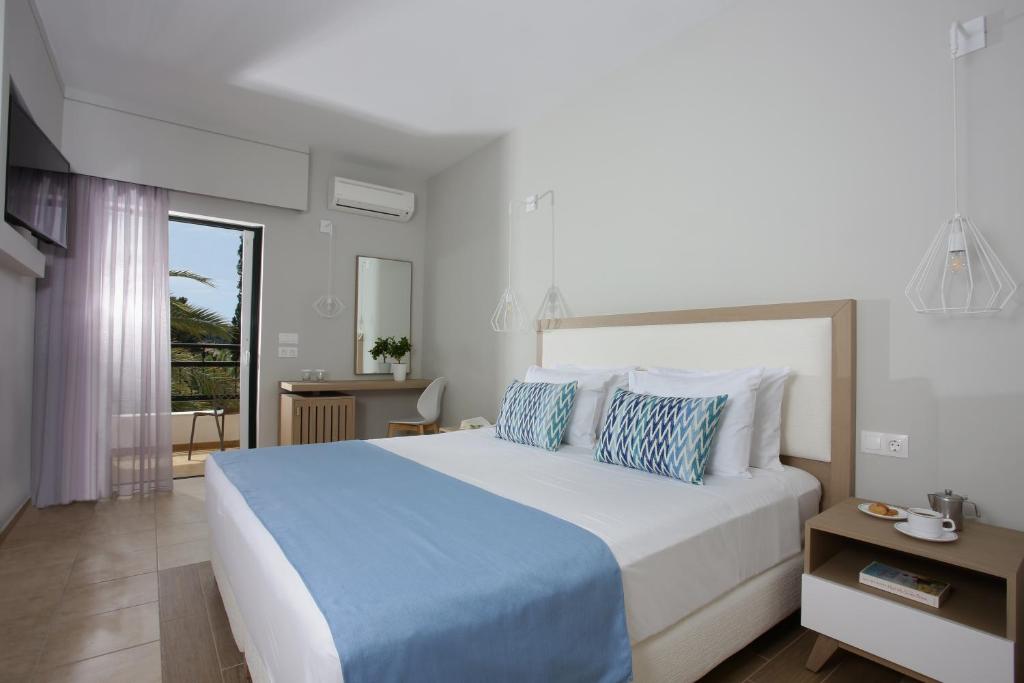 Двухместный (Улучшенный двухместный номер с 1 кроватью или 2 отдельными кроватями и видом на сад) отеля Paradise Hotel Corfu, Гоувия