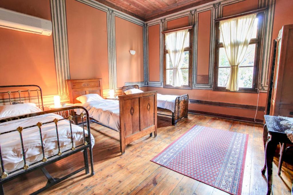 Трехместный (Трехместный номер с общей ванной комнатой) гостевого дома Guest House Old Plovdiv, Пловдив