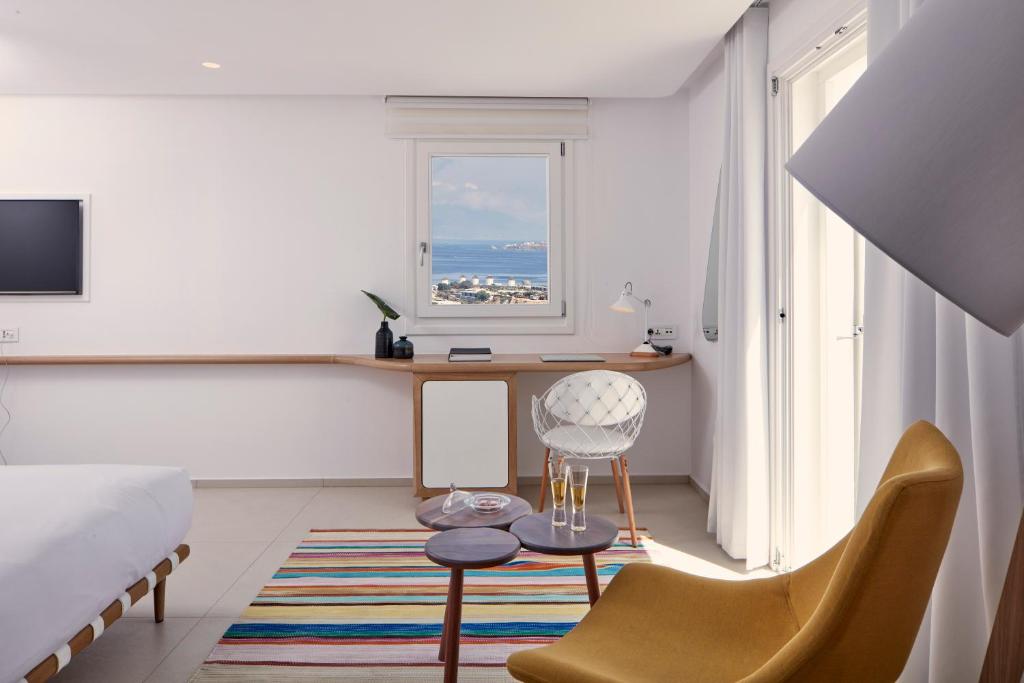 Сьюит (Полулюкс «Океан» с видом на море) отеля Myconian Kyma, Design Hotel, Миконос