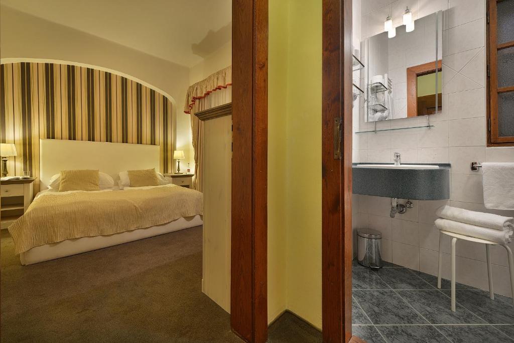Двухместный (Двухместный номер с 1 кроватью или 2 отдельными кроватями) отеля U 3 Pstrosu, Прага