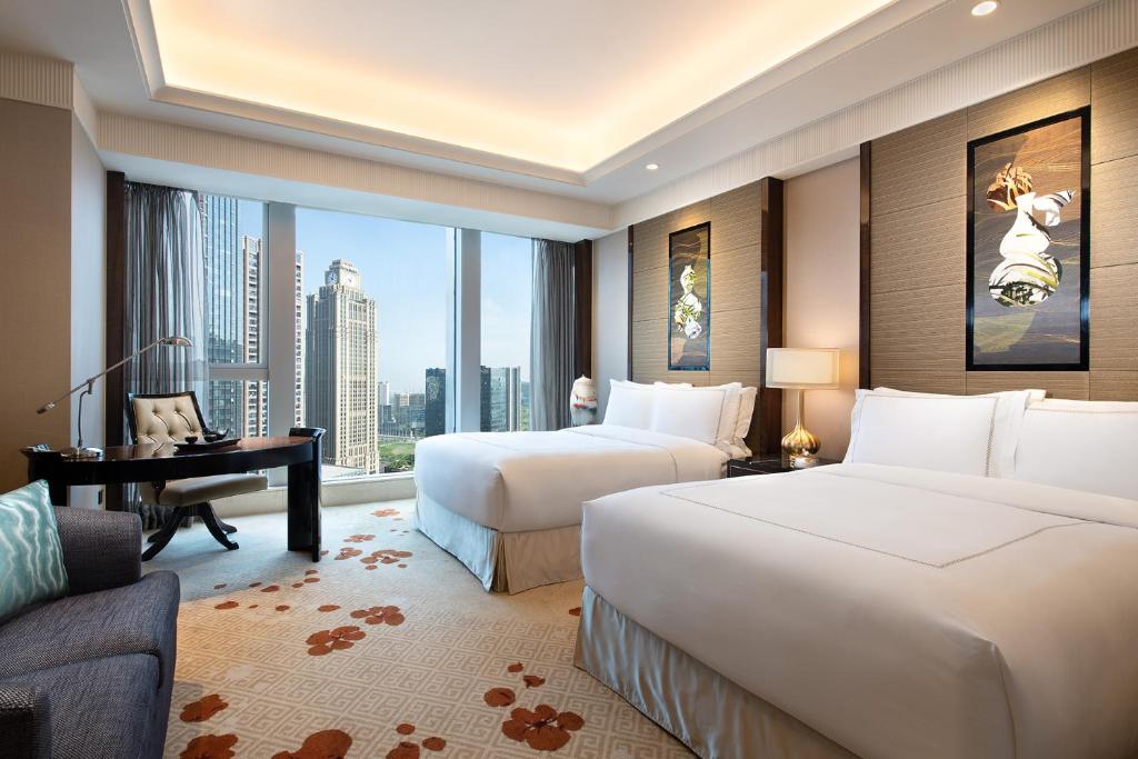 Двухместный (Двухместный номер Fairmont Gold с 2 отдельными кроватями размера «queen-size») отеля Fairmont Chengdu, Чэнду
