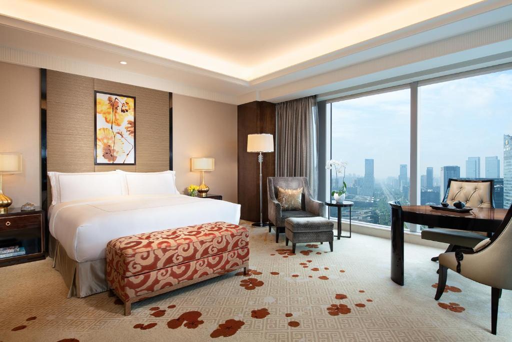 Двухместный (Номер «Гранд» Fairmont Gold) отеля Fairmont Chengdu, Чэнду