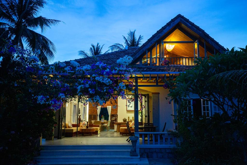 Сьюит (Люкс с собственным бассейном) отеля The Trang Villas, Нячанг