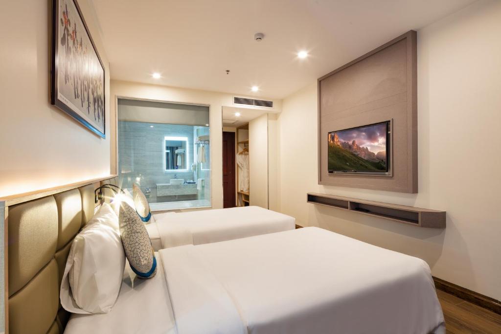 Двухместный (Двухместный номер Делюкс с 2 отдельными кроватями и видом на море) отеля Lucky Sun Hotel, Нячанг