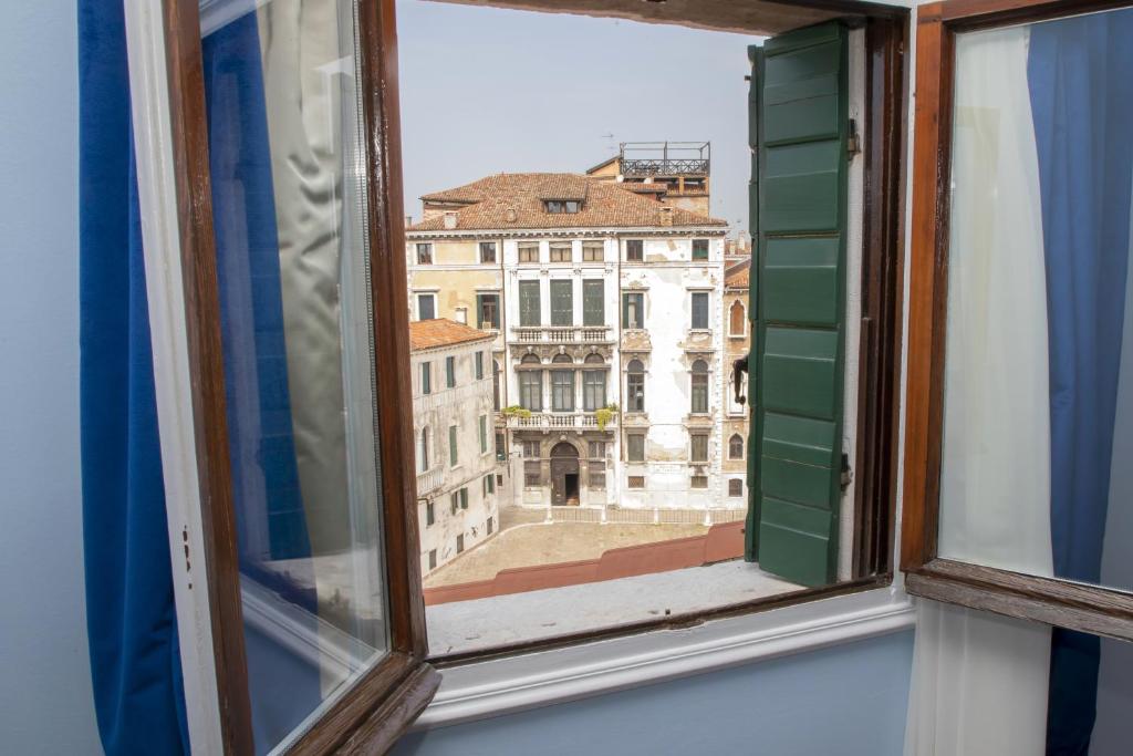 Апартаменты (Three-Bedroom Apartment with Terrace -  Separate Building), Palazzo Paruta