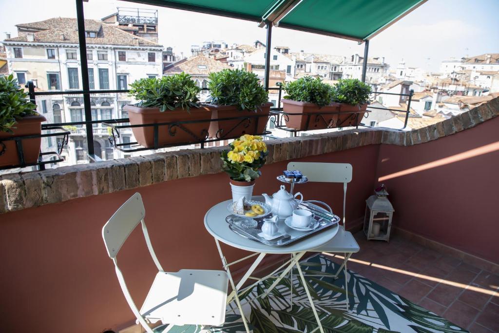 Апартаменты (Three-Bedroom Apartment with Terrace -  Separate Building), Palazzo Paruta