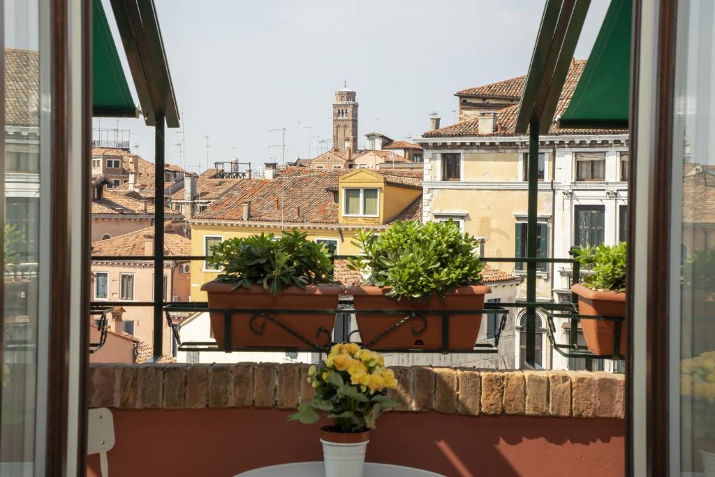 Апартаменты (Three-Bedroom Apartment with Terrace -  Separate Building), Palazzo Paruta